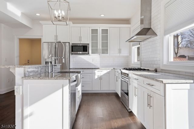 44 Manor Rd, Livingston Twp., NJ 07039