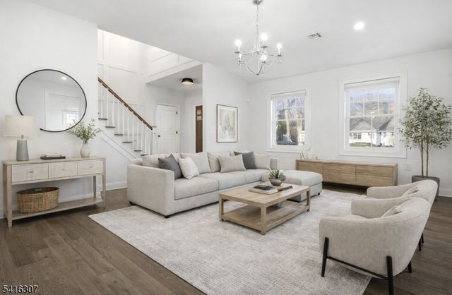 44 Manor Rd, Livingston Twp., NJ 07039