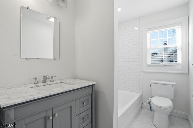 44 Manor Rd, Livingston Twp., NJ 07039