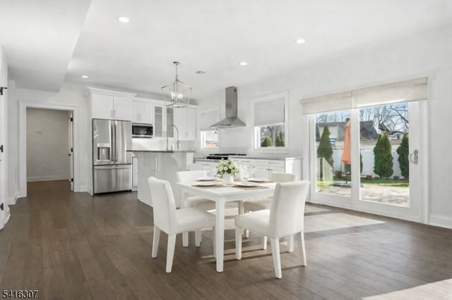 44 Manor Rd, Livingston Twp., NJ 07039