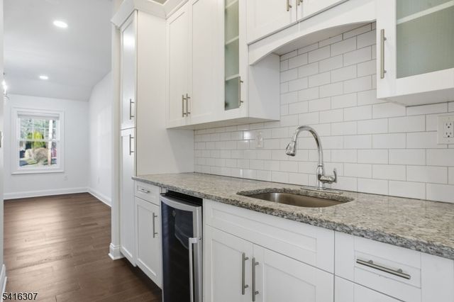 44 Manor Rd, Livingston Twp., NJ 07039