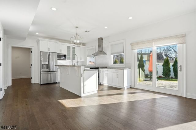 44 Manor Rd, Livingston Twp., NJ 07039