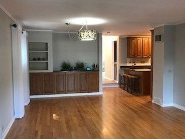 636 Exmoor Avenue, Barrington, IL 60010