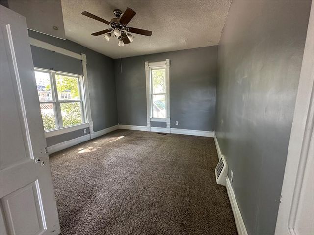 609 N MULBERRY Street, Maryville, MO 64468