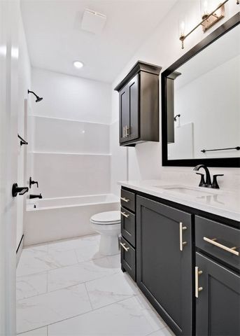 1 Glemsford Drive, Bella Vista, AR 72714