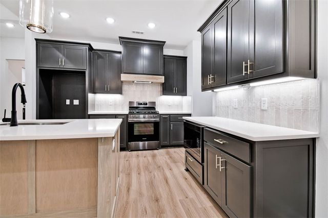 1 Glemsford Drive, Bella Vista, AR 72714