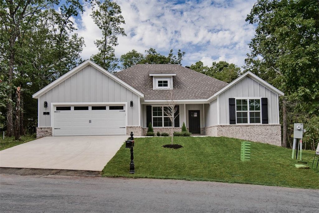 1 Glemsford Drive, Bella Vista, AR 72714