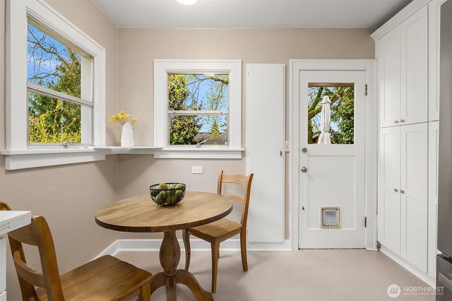 6813 17th Avenue NE, Seattle, WA 98115