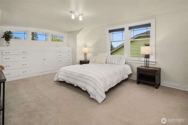 6813 17th Avenue NE, Seattle, WA 98115