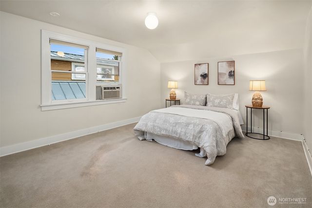 6813 17th Avenue NE, Seattle, WA 98115