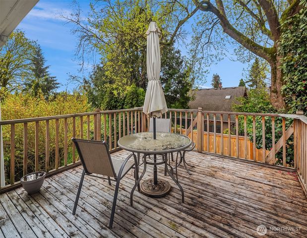 6813 17th Avenue NE, Seattle, WA 98115