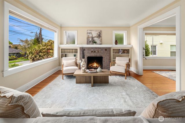 6813 17th Avenue NE, Seattle, WA 98115