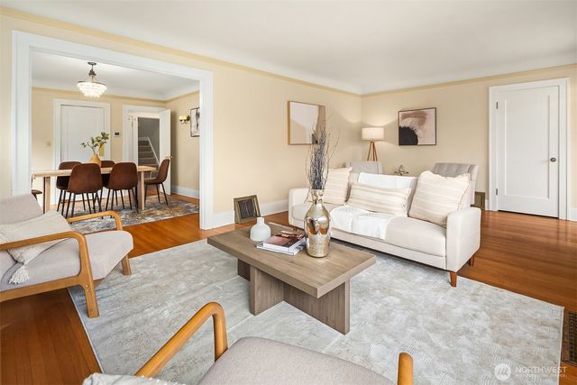 6813 17th Avenue NE, Seattle, WA 98115