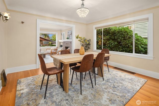 6813 17th Avenue NE, Seattle, WA 98115