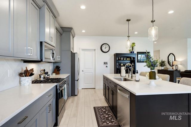 5485 N Patimos Ave, Meridian, ID 83646