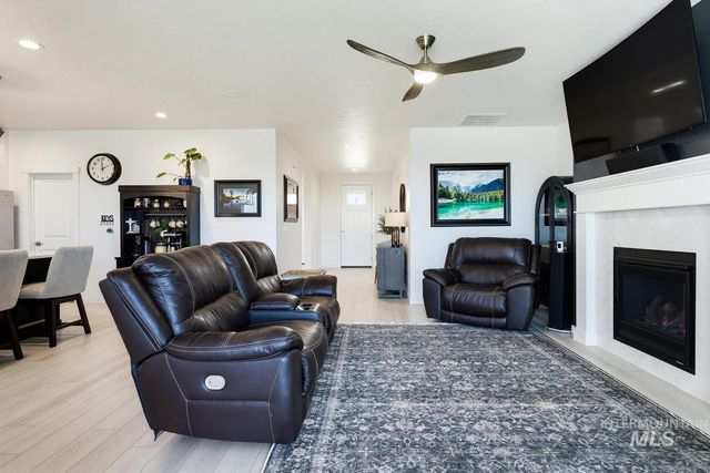 5485 N Patimos Ave, Meridian, ID 83646
