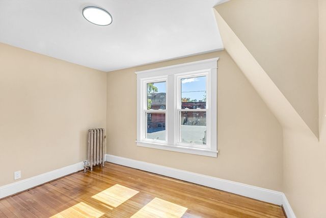 52 Eldridge St, Springfield, MA 01108
