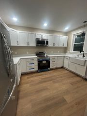 52 Eldridge St, Springfield, MA 01108