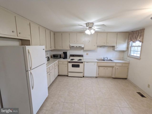 768 LEWISBERRY RD, New Cumberland, PA 17070