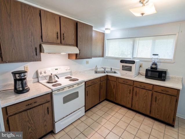768 LEWISBERRY RD, New Cumberland, PA 17070