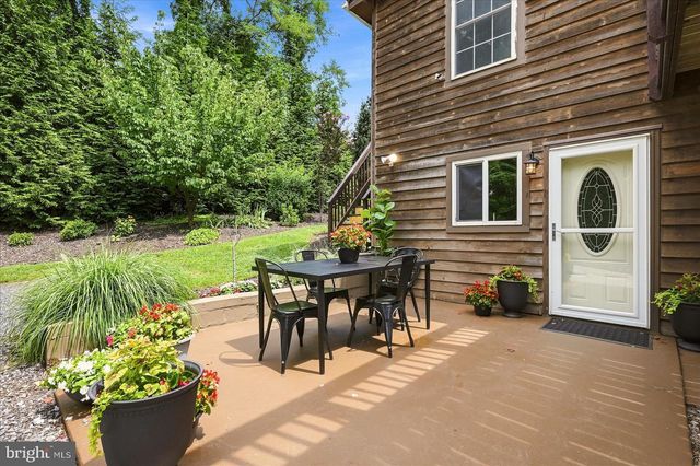 32 PARNASSUS RD, Linden, VA 22642