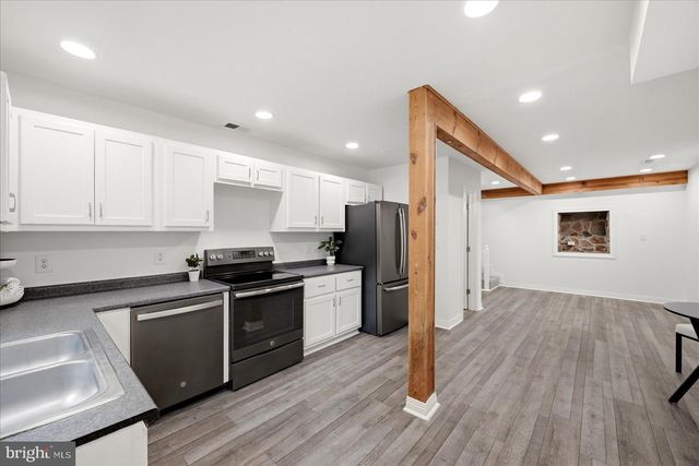 32 PARNASSUS RD, Linden, VA 22642