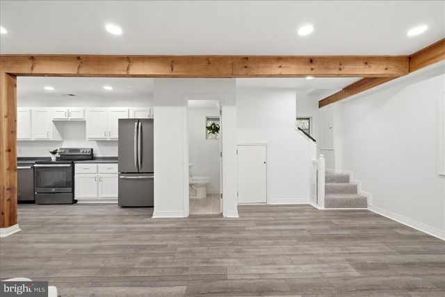 32 PARNASSUS RD, Linden, VA 22642