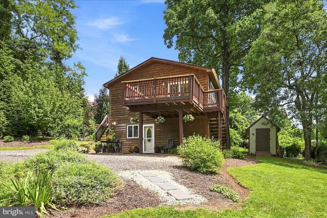32 PARNASSUS RD, Linden, VA 22642