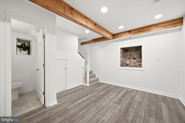 32 PARNASSUS RD, Linden, VA 22642
