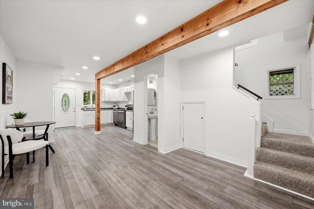 32 PARNASSUS RD, Linden, VA 22642