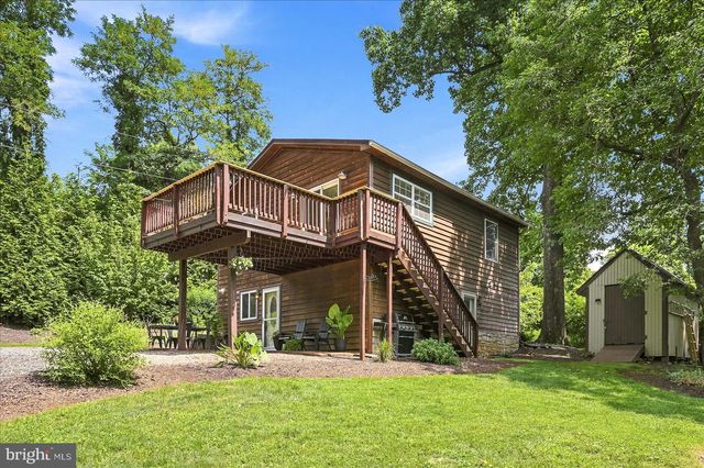 32 PARNASSUS RD, Linden, VA 22642