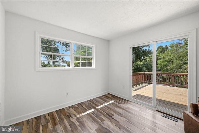 32 PARNASSUS RD, Linden, VA 22642