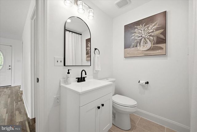 32 PARNASSUS RD, Linden, VA 22642