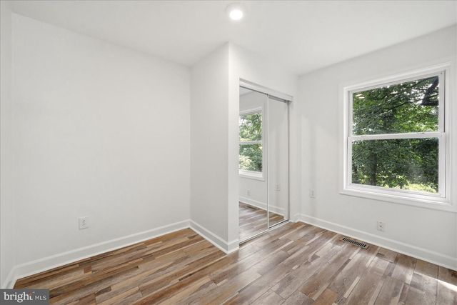 32 PARNASSUS RD, Linden, VA 22642