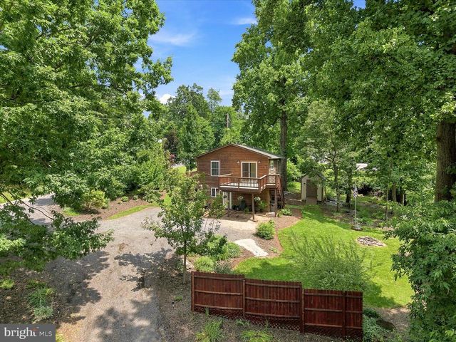32 PARNASSUS RD, Linden, VA 22642