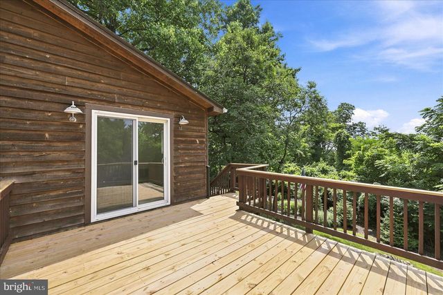 32 PARNASSUS RD, Linden, VA 22642