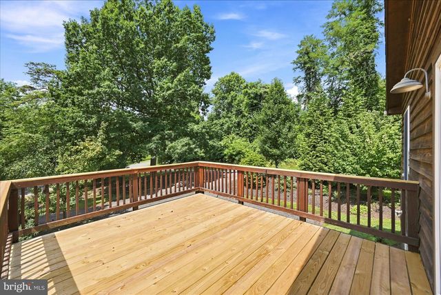32 PARNASSUS RD, Linden, VA 22642