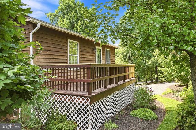 32 PARNASSUS RD, Linden, VA 22642