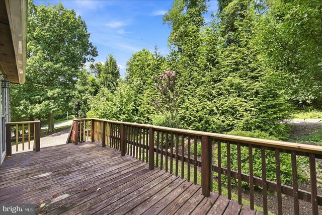 32 PARNASSUS RD, Linden, VA 22642