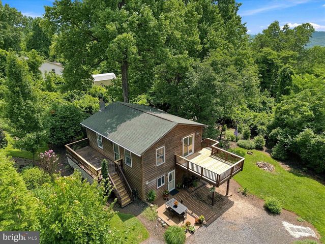 32 PARNASSUS RD, Linden, VA 22642