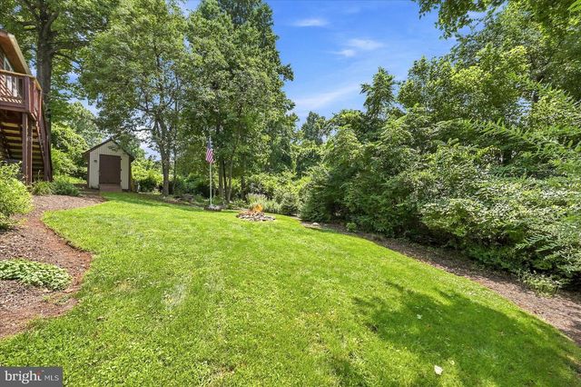 32 PARNASSUS RD, Linden, VA 22642