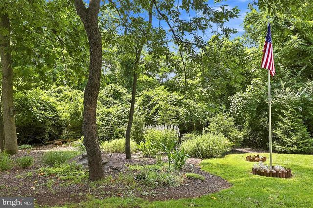 32 PARNASSUS RD, Linden, VA 22642