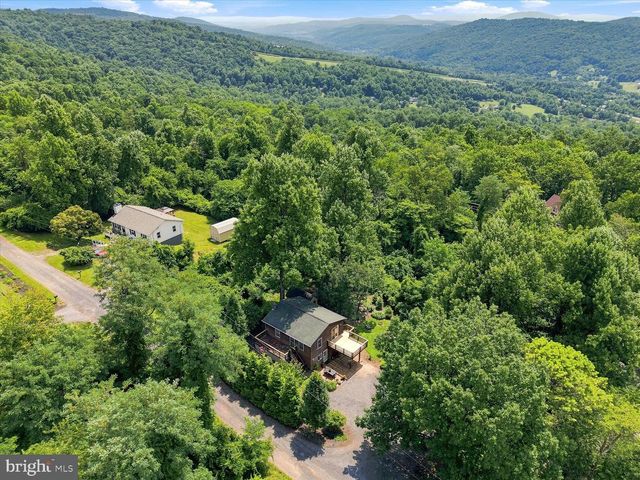 32 PARNASSUS RD, Linden, VA 22642