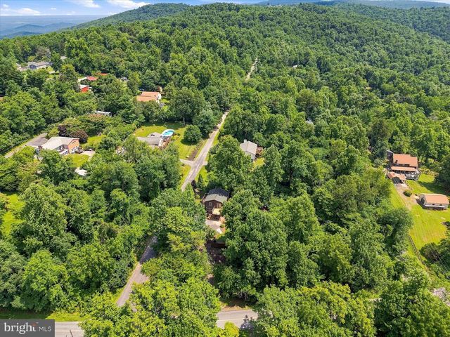 32 PARNASSUS RD, Linden, VA 22642
