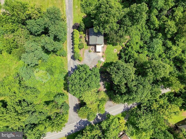 32 PARNASSUS RD, Linden, VA 22642