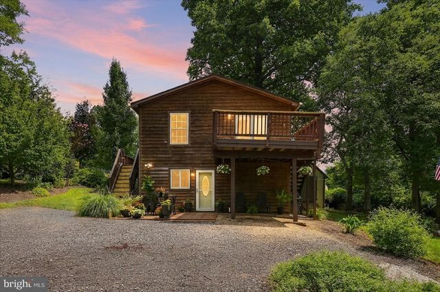32 PARNASSUS RD, Linden, VA 22642