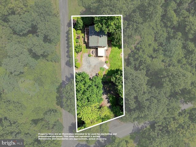 32 PARNASSUS RD, Linden, VA 22642