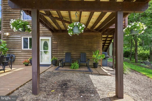 32 PARNASSUS RD, Linden, VA 22642