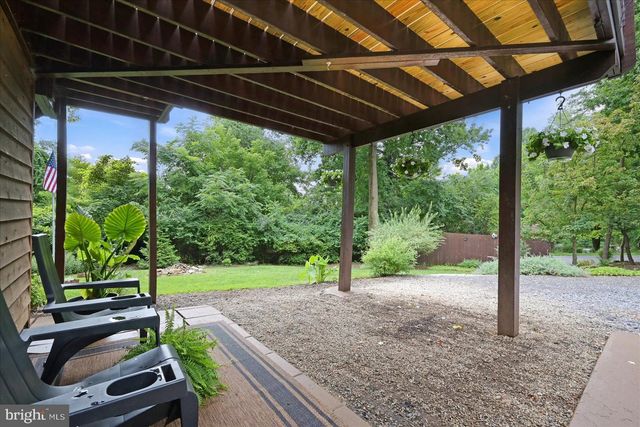 32 PARNASSUS RD, Linden, VA 22642