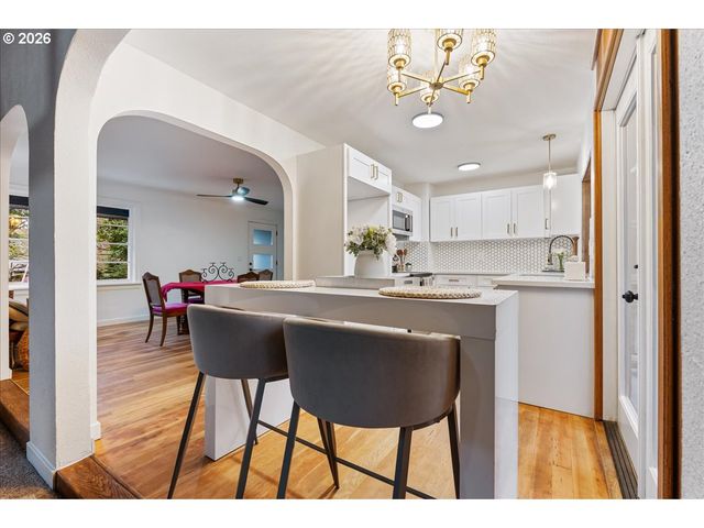 2550 JOLIE POINTE Rd, West Linn, OR 97068